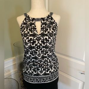 Halter style top w black and white print